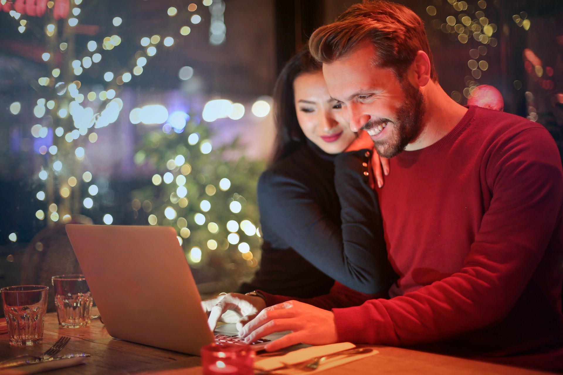 Happy couple in front of a computer